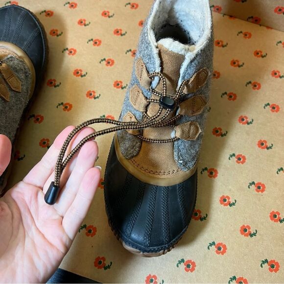 Sorel Out 'N About Plus Felt Boots Tan Gray Women’s 7 - Picture 9 of 11